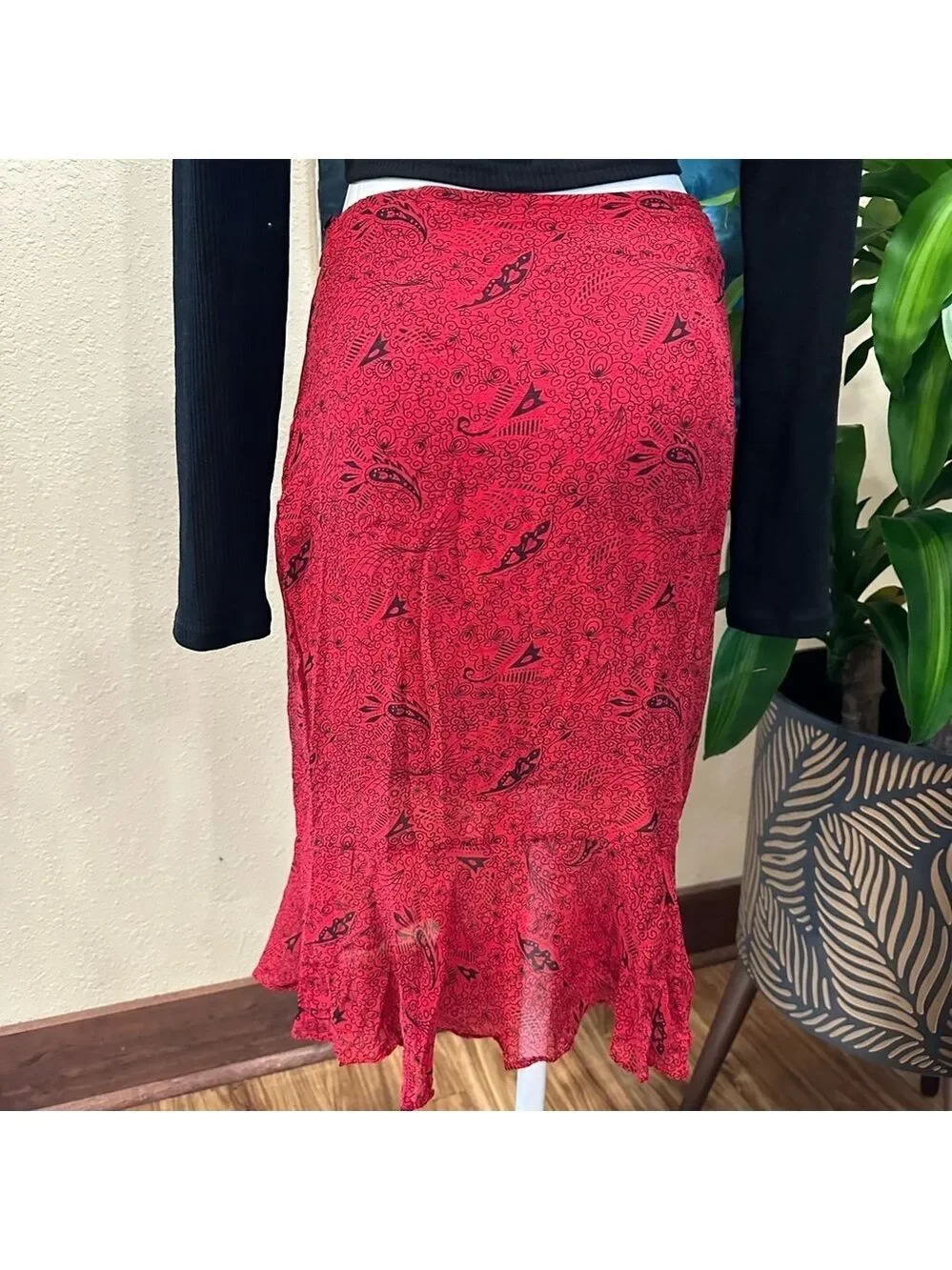 Chico's 100% Silk Red Paisley Midi Skirt Size 0 XS Bohemian Flounce Hem Y2K Boho